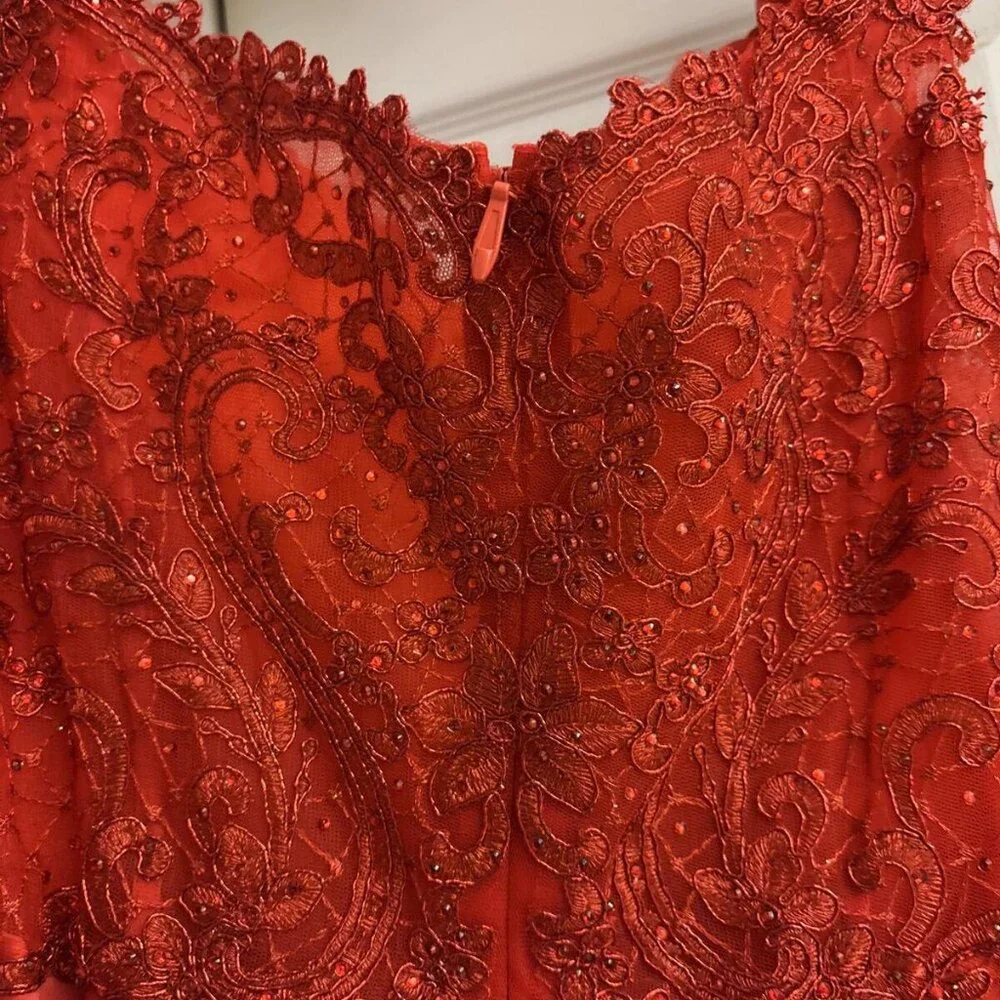 NWT Red Beaded Satin Lace Off Shoulder Ball Gown. White By Soieblu. Formal. Sz L - Picture 12 of 15